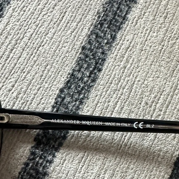 Alexander McQueen Black Sunglasses with Silver Detail - Picture 3 of 3